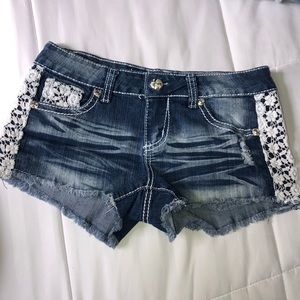 pretty lace detailed distressed jean shorts